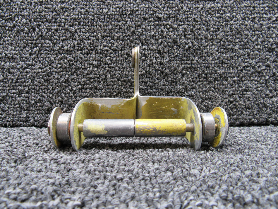 002-524024, 002-524024-18 Beech Elevator Bellcrank Bracket, Spacer & Bolt Assy