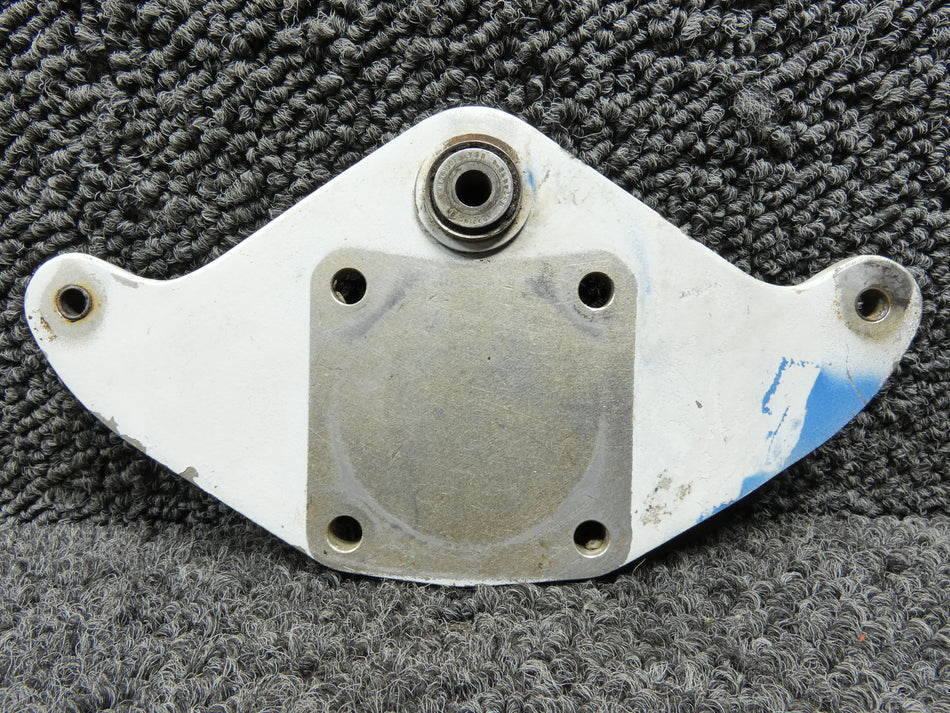 0534122-1 (Use: 0534128-1) Cessna 172RG Aft Elevator Bellcrank
