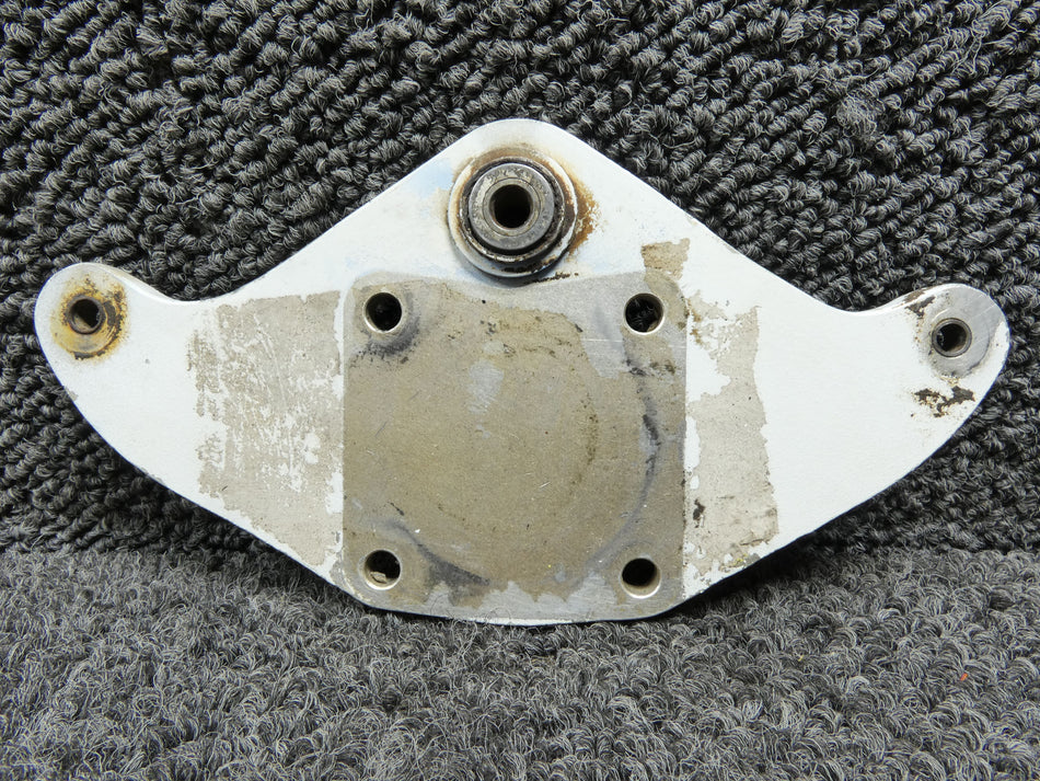 0534122-1 (Use: 0534128-1) Cessna 172RG Aft Elevator Bellcrank