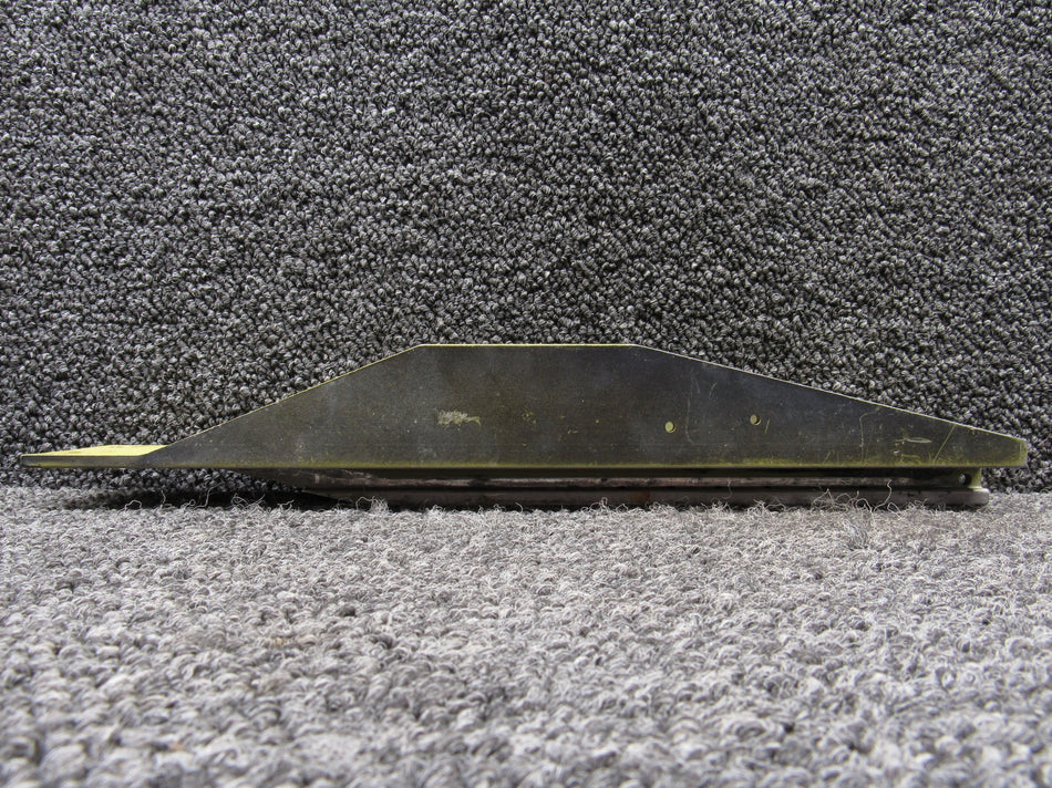 002-430021-29 Beech 58 Front Seat Center Track