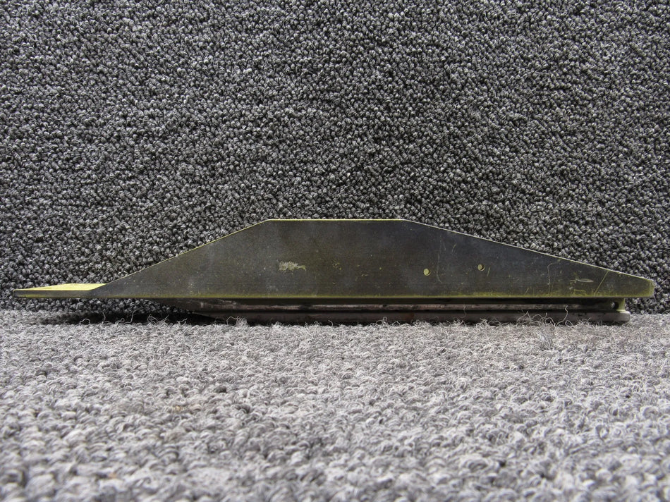 002-430021-29 Beech 58 Front Seat Center Track