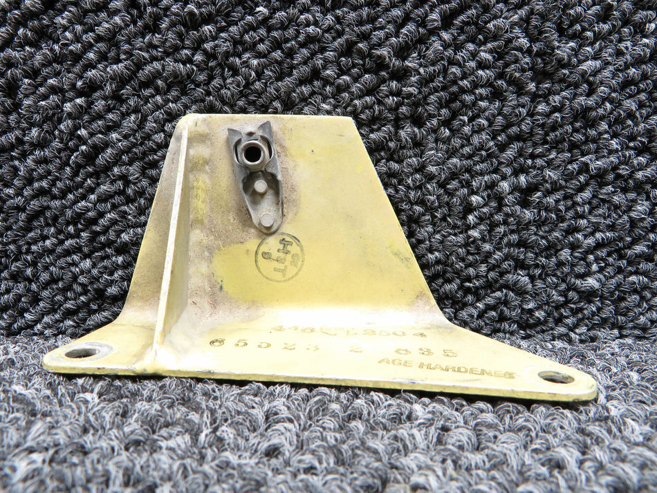 6552352-835 Cessna 550 Angle Bracket Assembly