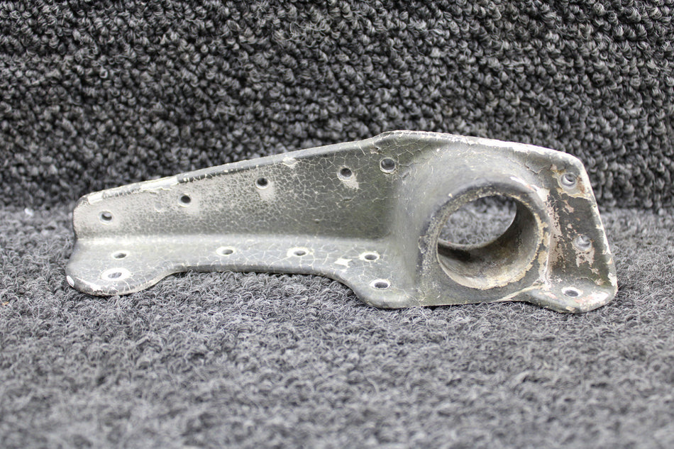 0712305-4AGW (Use: 0712780-2) Cessna T188C Tail Gear Mount Casting RH