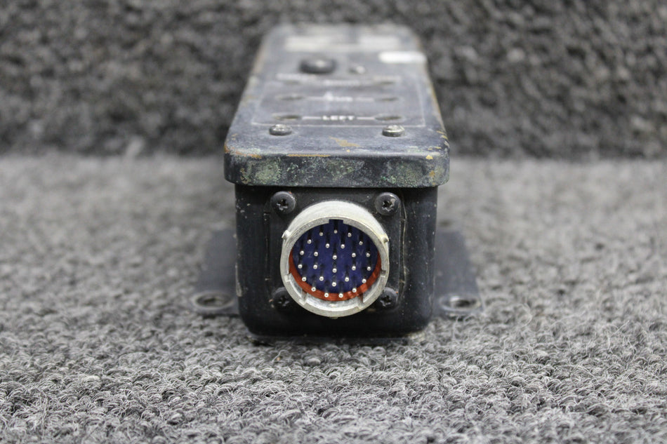 360-961-001 (Alt: 980113-1) Gull Airborne Control Unit (Type II) (Volts: 28)