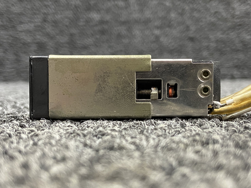 99-220-6D1-9525 Lear Jet 55 HDG, Nav Arm, Nav Capt, BC Annunciator Light Switch