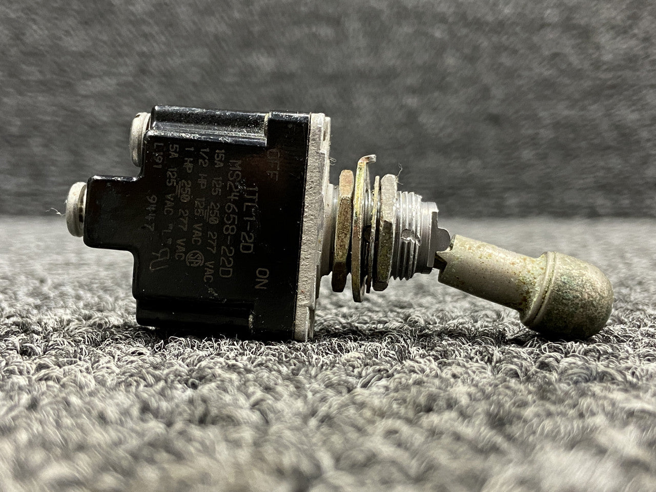 トランプ SMALLWONDER originals v1,v2,v3,eggshell 1TL1-2D (Alt: MS24658-22D) Honeywell Two Position Toggle Switch