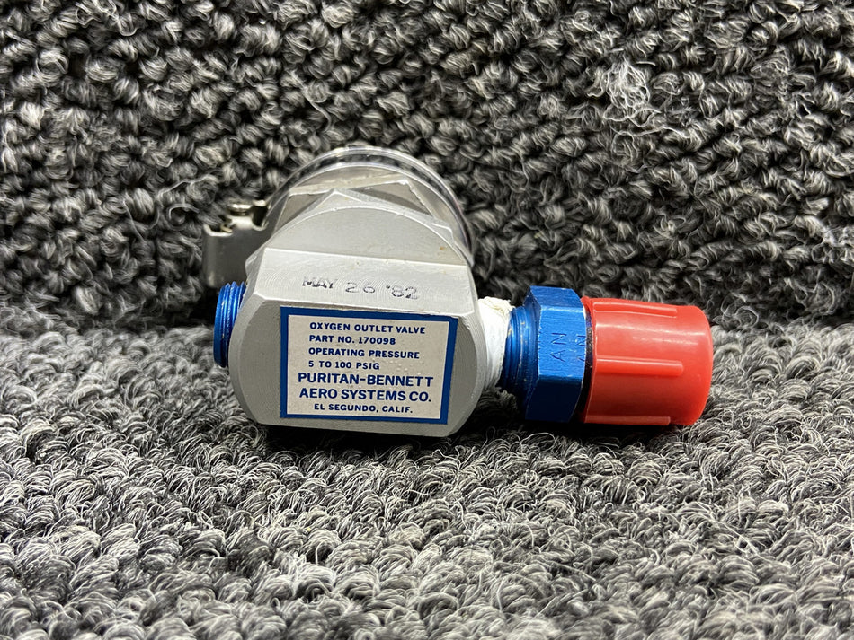 170098 Puritan Bennett Oxygen Outlet Assembly w Lid & Fitting