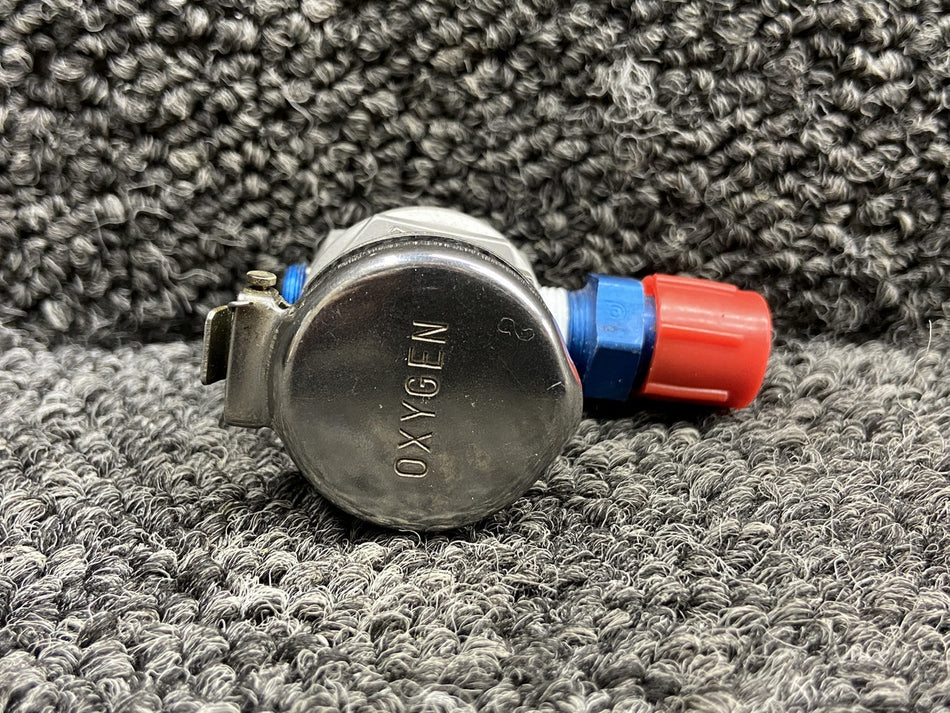 170098 Puritan Bennett Oxygen Outlet Assembly w Lid & Fitting