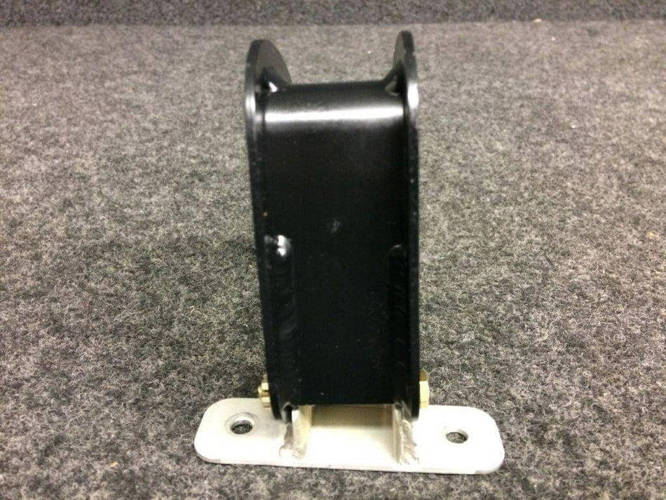 11983-001 Cirrus SR22 Baggage Door Hinge Assy