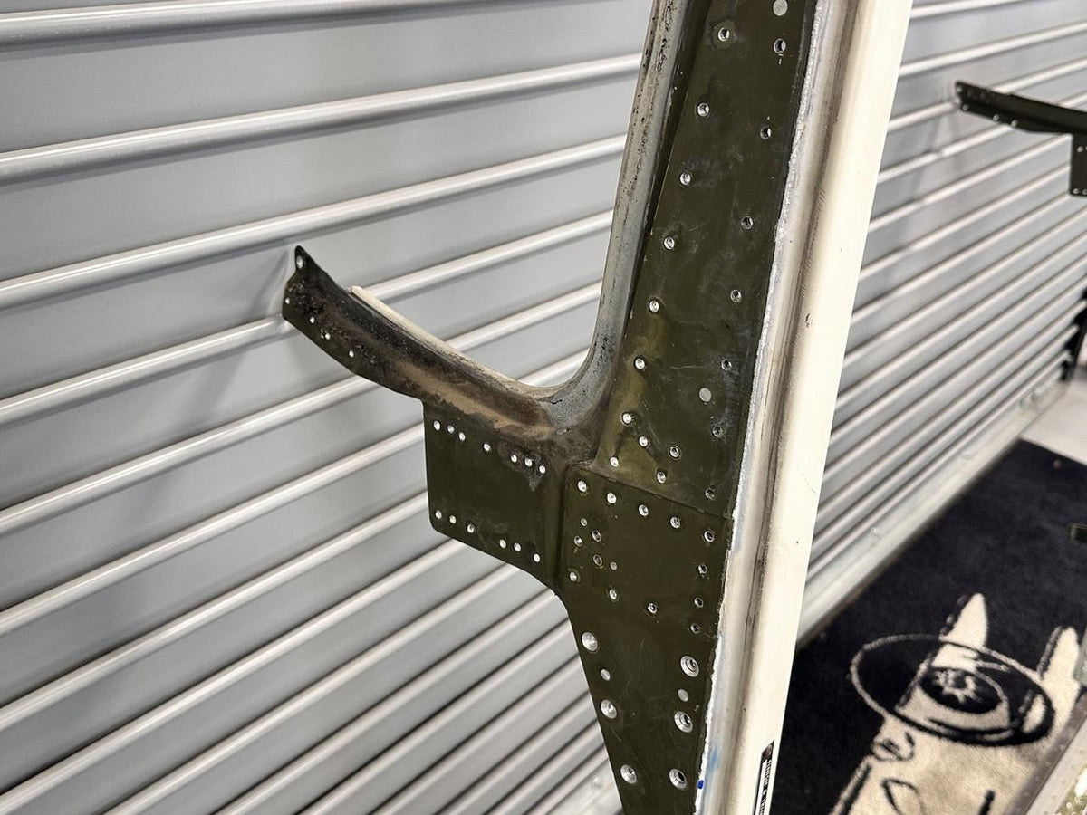 Cessna Aircraft Parts 2213083-19, 0711066-10 Cessna R182 Front Door Post Bulkhead Assembly