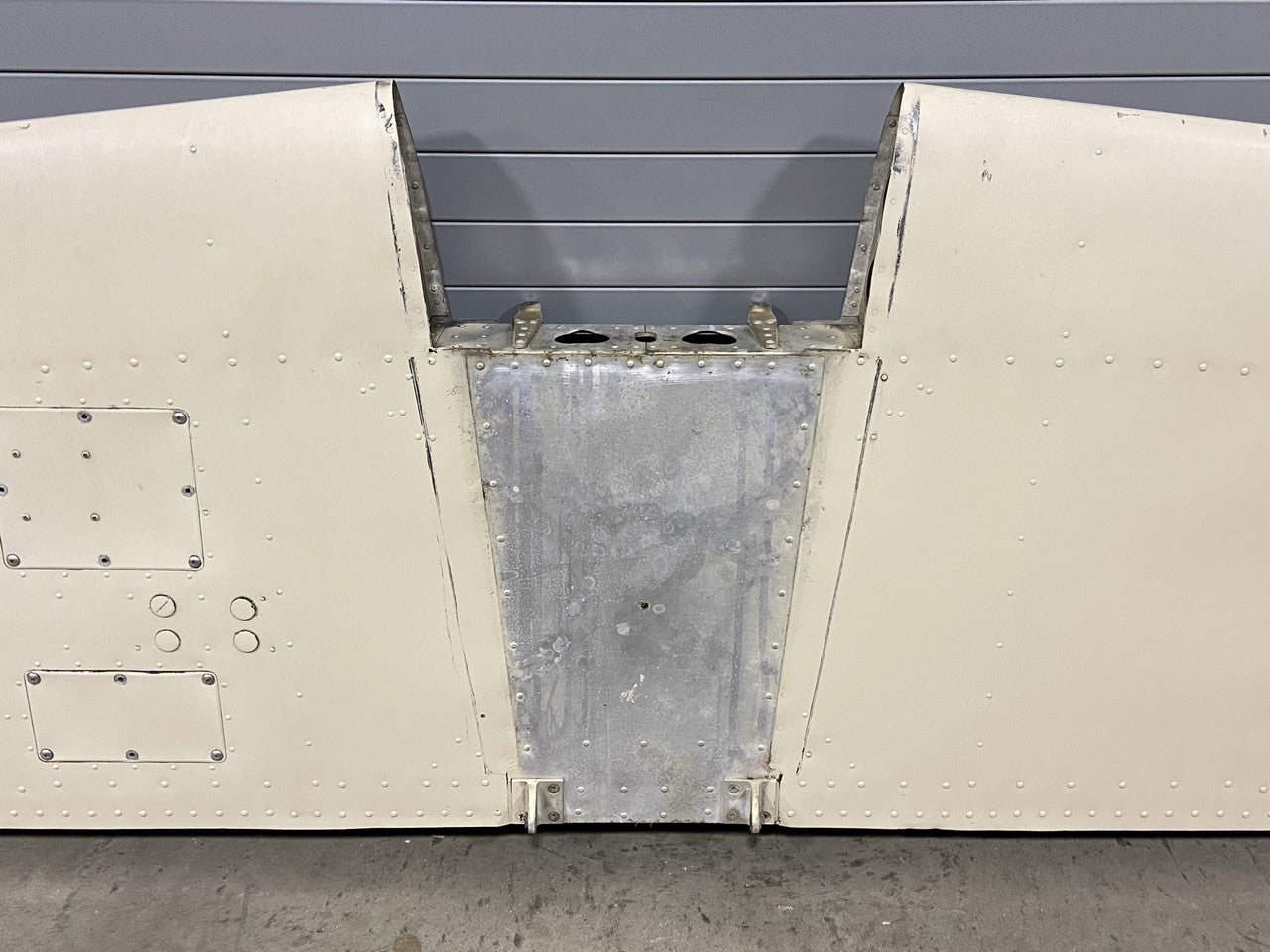 aページ 1232600-25 Cessna T210L Horizontal Stabilizer Assembly – BAS Part