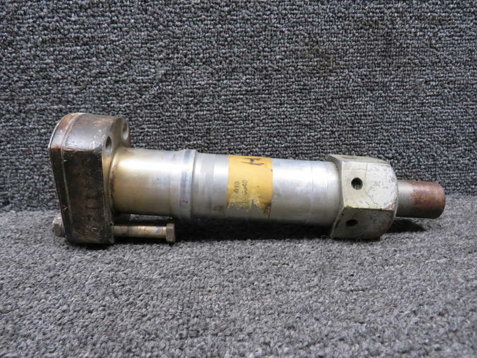 0441164-1 Cessna Main Landing Gear Axle with Nut