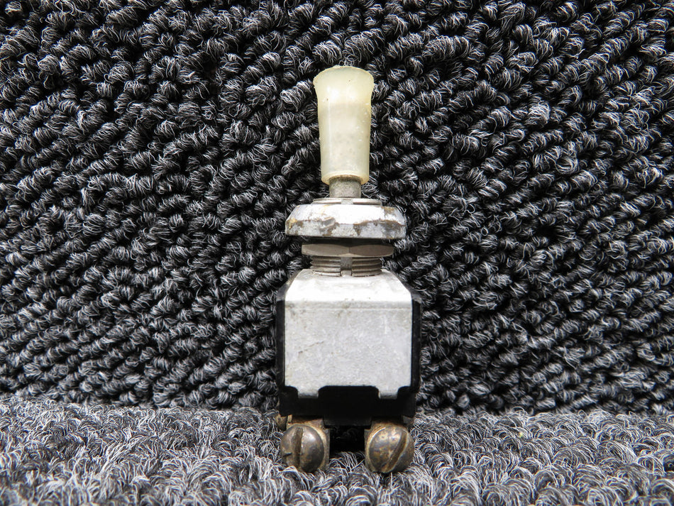 ST50N (Alt: AN3027-3) Cutler-Hammer Maintained Toggle Switch Assembly