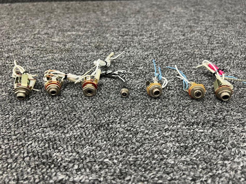 JJ-033 Cessna 182P Mic Jacks (Set of 7)