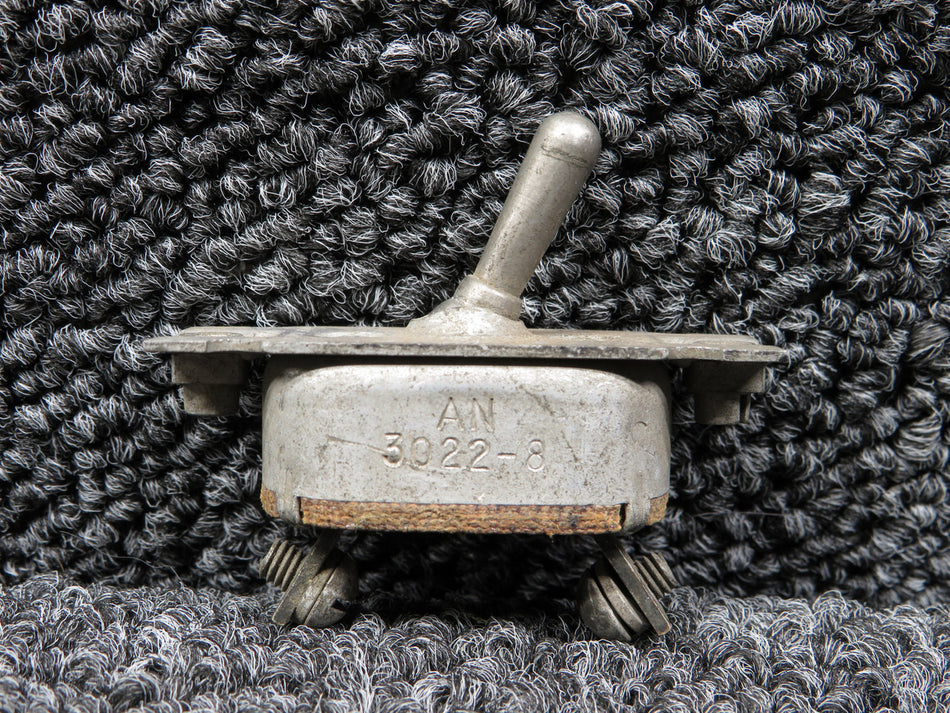 AN3022-8 Cutler-Hammer Momentary Toggle Switch