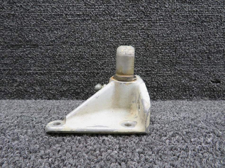 95643-007 Piper PA28R-180 Main Gear Truss Bracket RH (Worn)