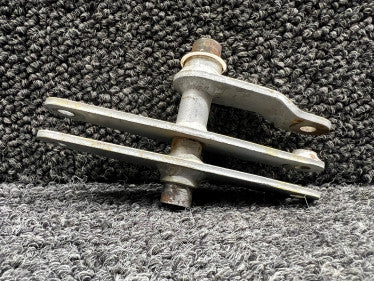 46519-002 Piper PA28-140 Bellcrank Door Latch Lower
