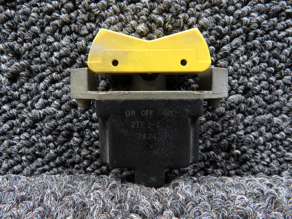 2TP1-1 (Alt: 587-784) Und Lab Inc Maintained Toggle Rocker Switch (Yellow)
