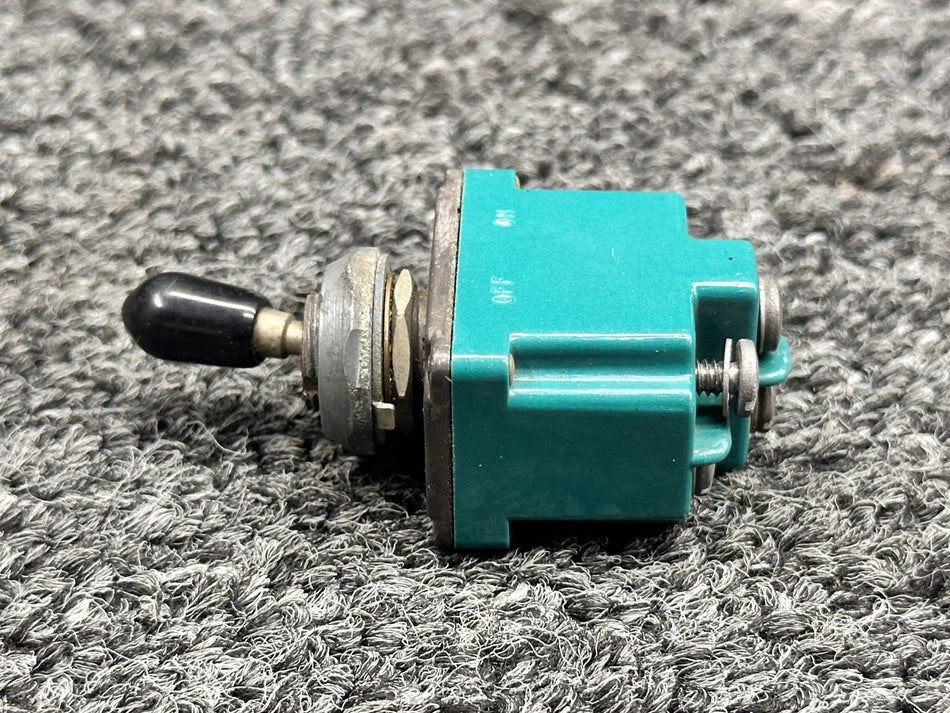 2TL1-2 (Alt: MS24524-22) Micro Switch Toggle Switch Assembly