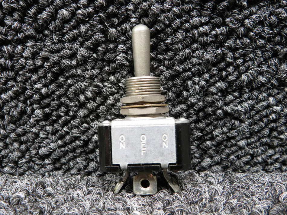 MS35058-21 (Alt: 8800K16) Cutler-Hammer Maintained Toggle Switch