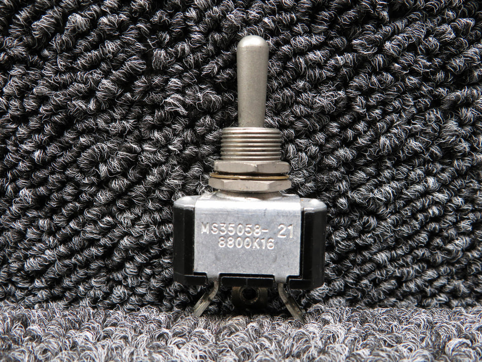 MS35058-21 (Alt: 8800K16) Cutler-Hammer Maintained Toggle Switch