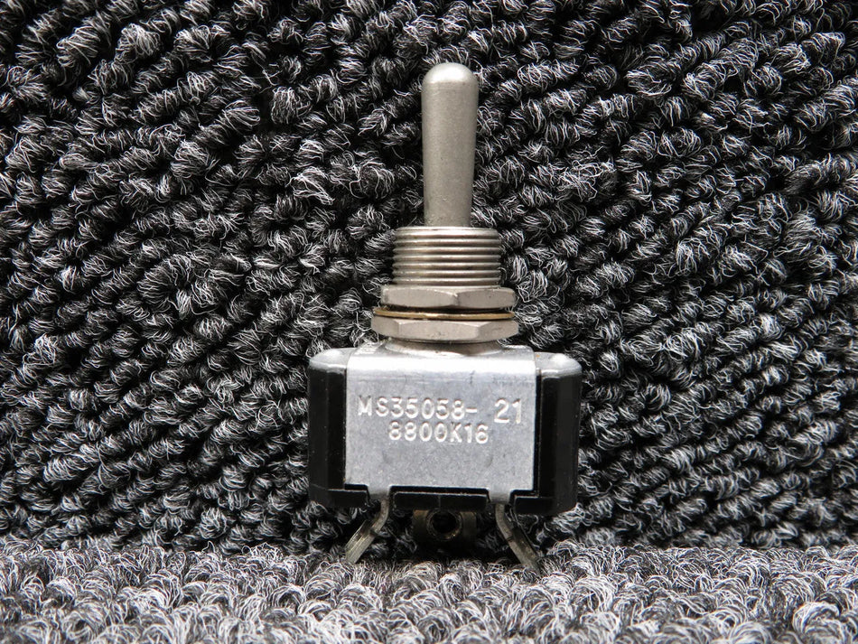 MS35058-21 (Alt: 8800K16) Cutler-Hammer Maintained Toggle Switch