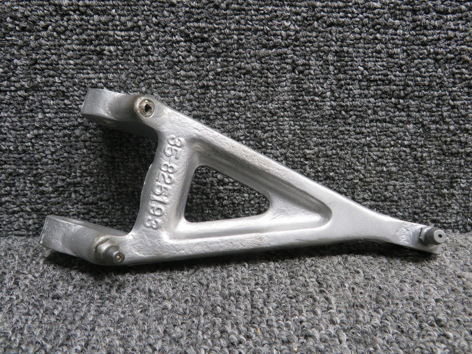 35-825193-1 (Cast: 35-825193) Beechcraft Lower Torque Knee (Bead Blasted)