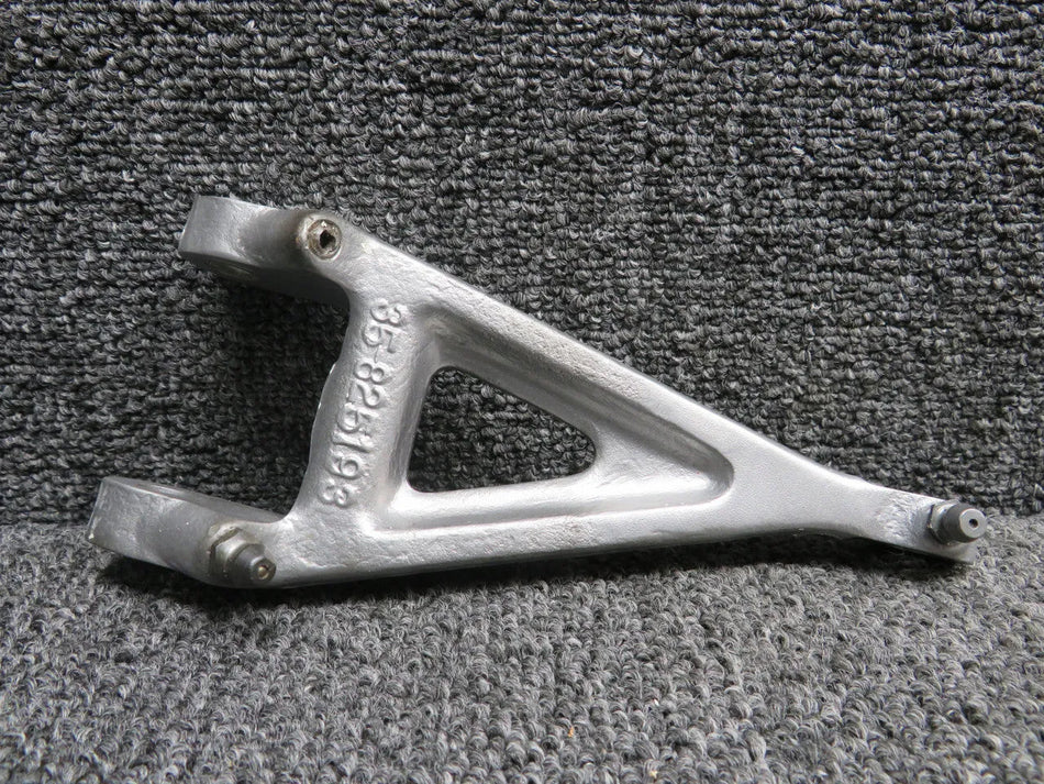 35-825193-1 (Cast: 35-825193) Beechcraft Lower Torque Knee (Bead Blasted)