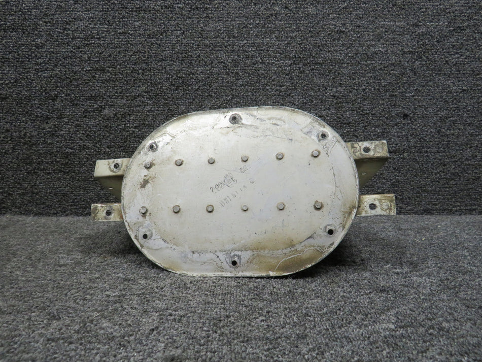 0814112-3 Cessna 310Q Center Ventral Fin Assembly (Scratched)
