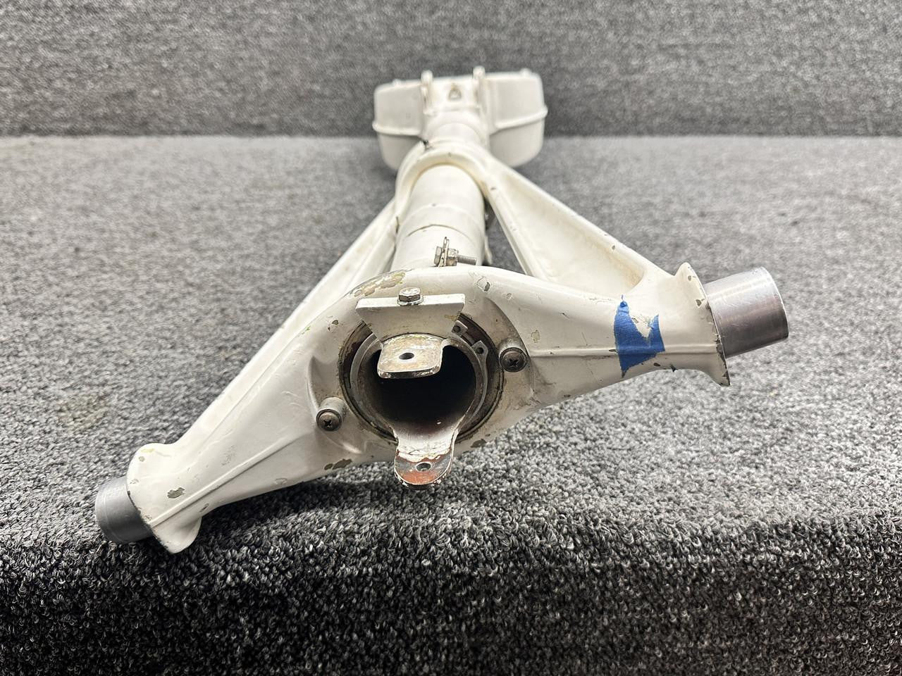 5842000-213, 5042000-230 Cessna 411 Nose Gear Assembly (Minus