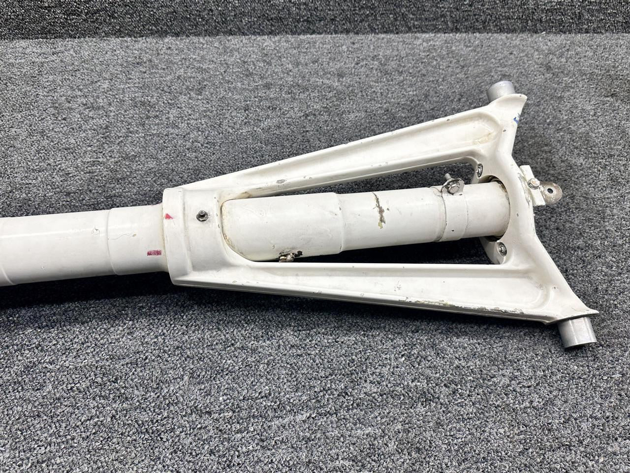 5842000-213, 5042000-230 Cessna 411 Nose Gear Assembly (Minus