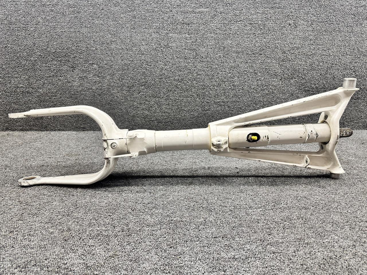 5842000-213, 5042000-230 Cessna 411 Nose Gear Assembly (Minus