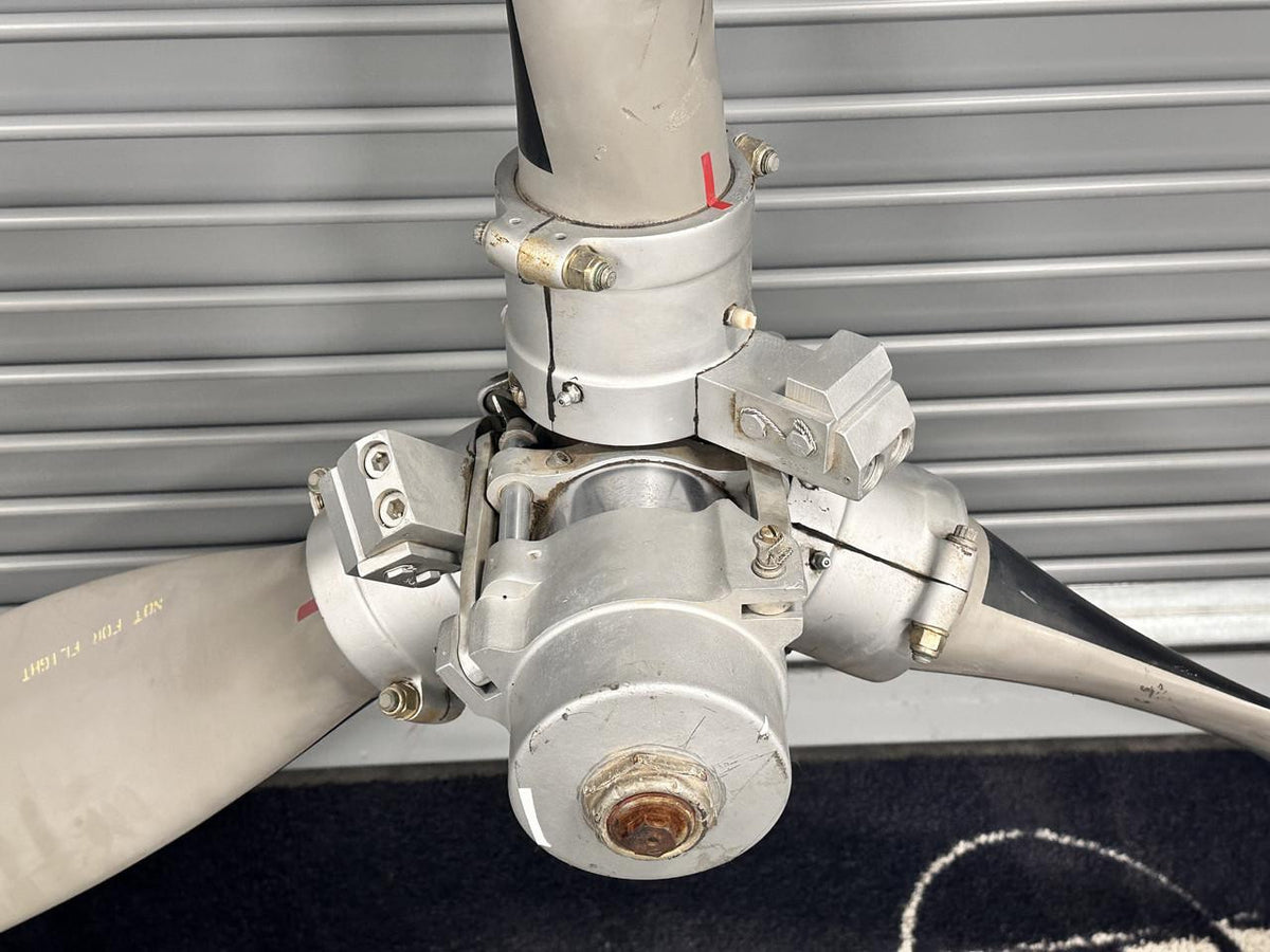 Hartzell Cessna 411 Hartzell 3-Blade Propeller Assembly (Not for Flight, Core)
