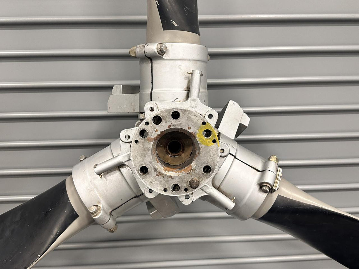 Hartzell Cessna 411 Hartzell 3-Blade Propeller Assembly (Not for Flight, Core)