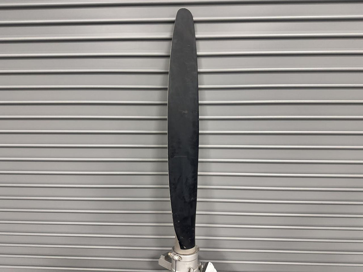Hartzell Cessna 411 Hartzell 3-Blade Propeller Assembly (Not for Flight, Core)