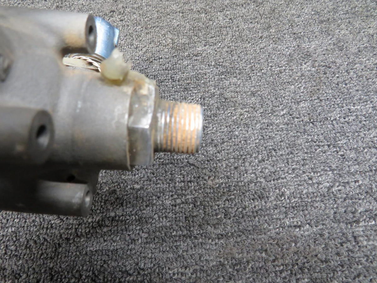 Fluid Regulators  H674-02A-3 Fluid Regulators Shuttle Valve (Worn Housing)