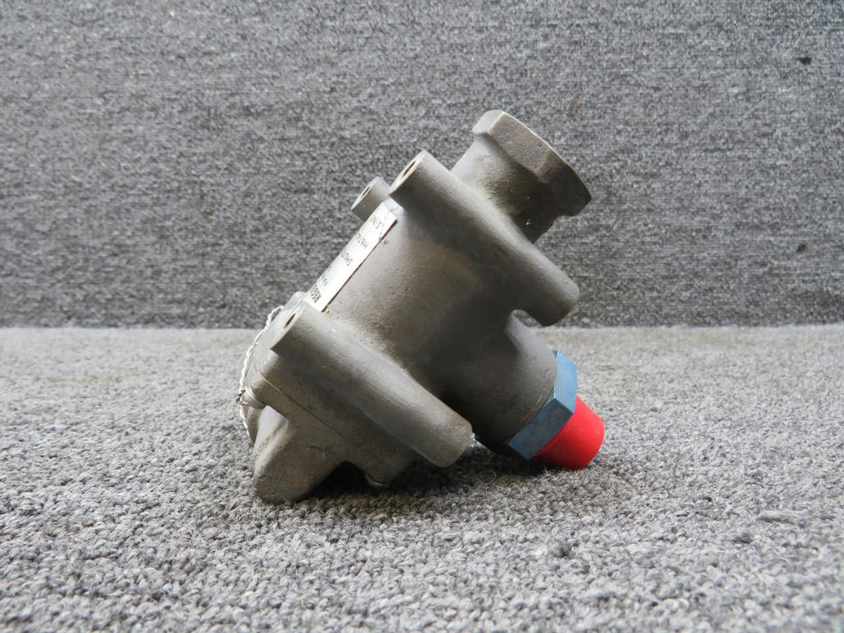 Fluid Regulators  H674-02A-3 Fluid Regulators Shuttle Valve