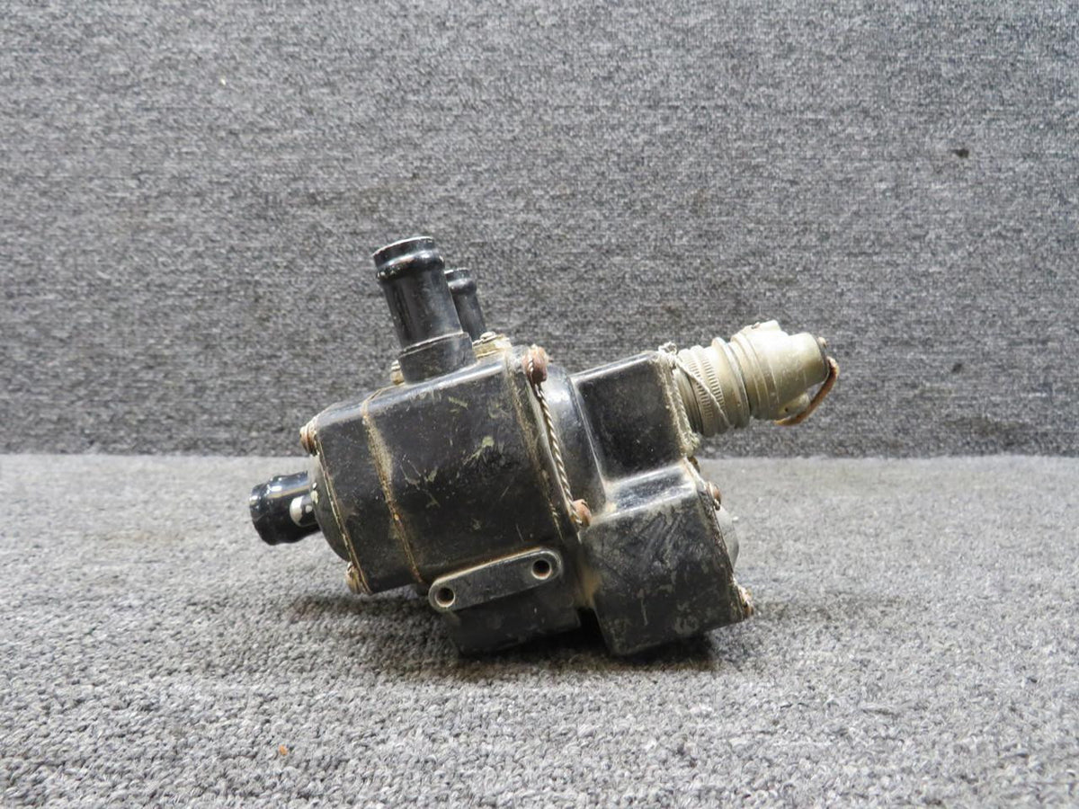 Bendix Airplane Parts & Equipment 1532-6-A Bendix Style A De-Icer Distributor Valve with Connector (Volts: 28)
