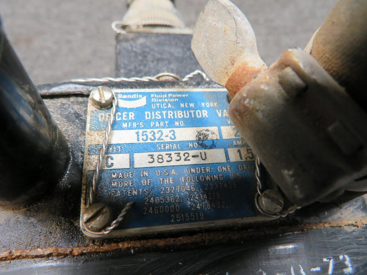 Bendix Airplane Parts & Equipment 1532-3 Bendix Style C De-Icer Distributor Valve with Connector (Volts: 28)