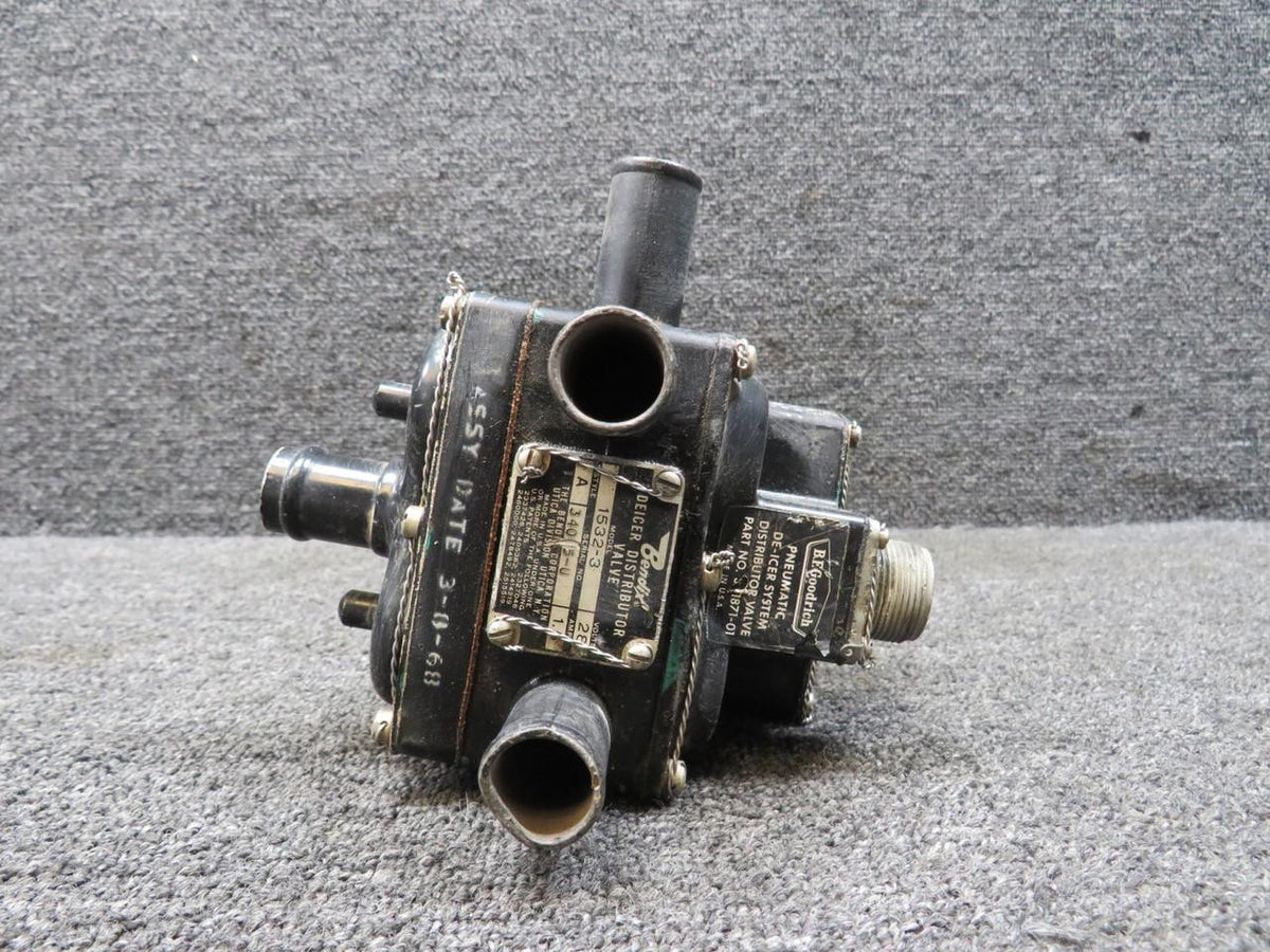Bendix Airplane Parts & Equipment 1532-3 Bendix Style A De-Icer Distributor Valve (Volts: 28)