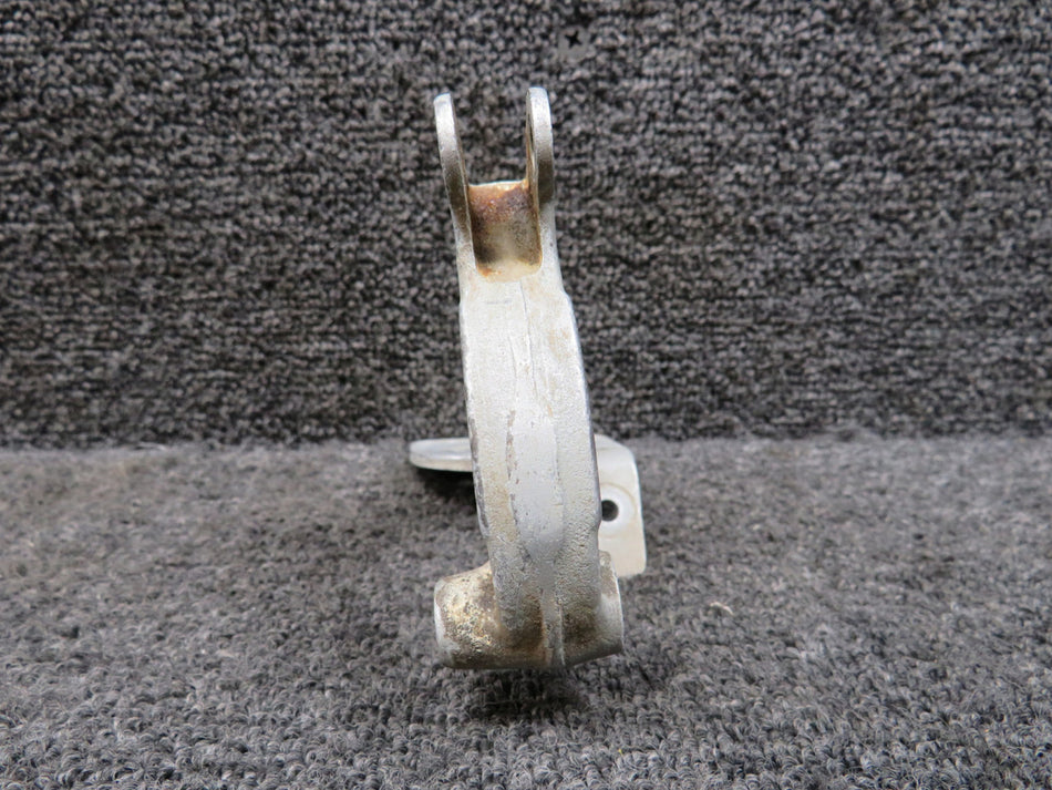 45-815005-2 Beechcraft 95-B55 Main Landing Gear Inbd Door Hinge Assembly RH
