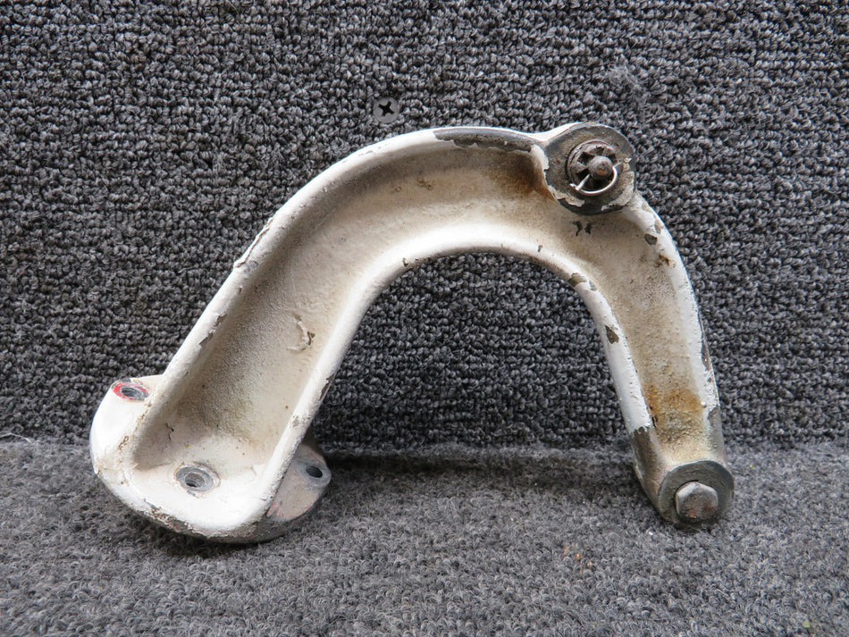 0843538-1 Cessna 310J Nose Gear Door Middle Hinge Assembly