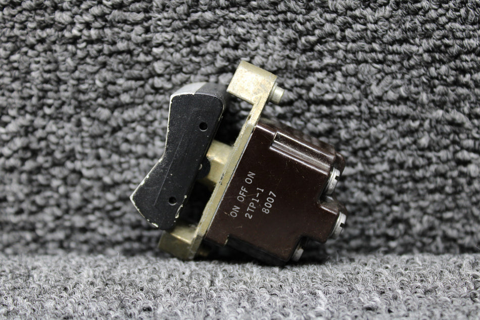 2TP1-1 Und Lab Rocker Switch