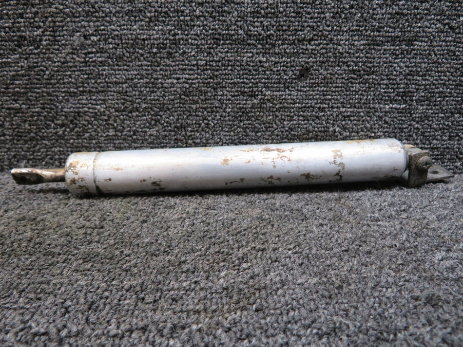 10650 Cessna 150 Flap Actuator Cylinder Assembly (Worn)