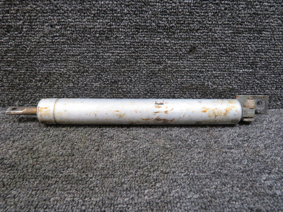 10650 Cessna 150 Flap Actuator Cylinder Assembly (Worn)