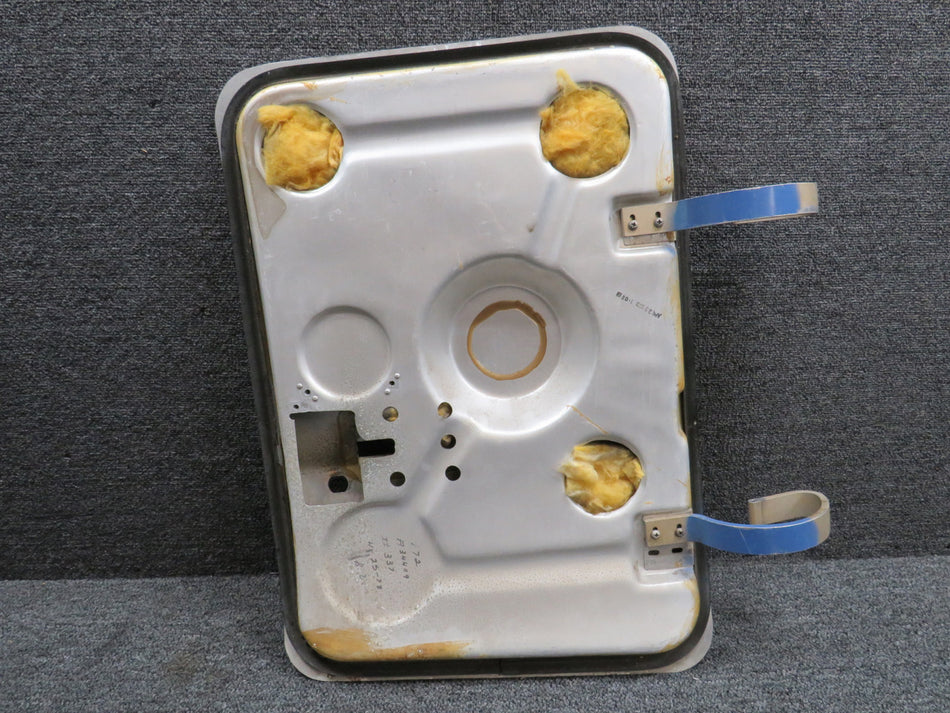 0717000-19 (Weu: 0717037-6) Cessna 172N Baggage Door (Striped)