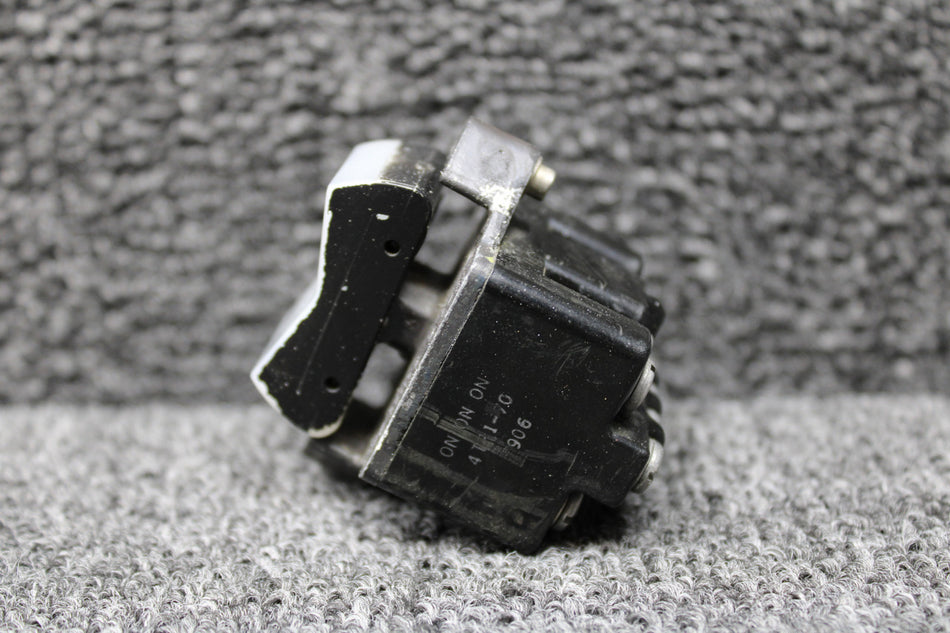 4TP1-70 Und Lab Rocker Switch (AP Trim Test, Yaw Test)