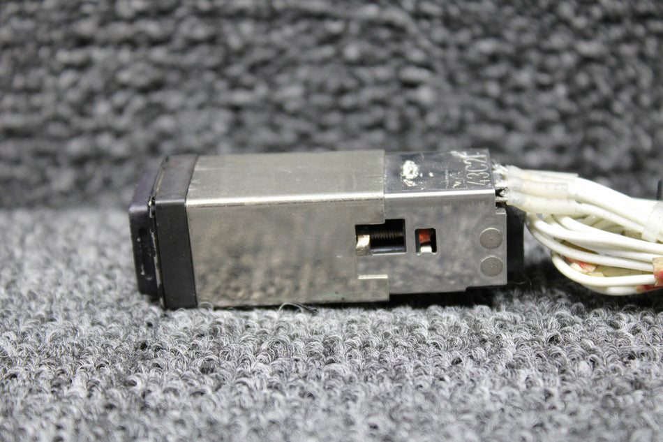 99-230-6D1-3062 Swearingen SA226-T(B) Annunciator Switch (BL, DR, Lin Dev, HDG)