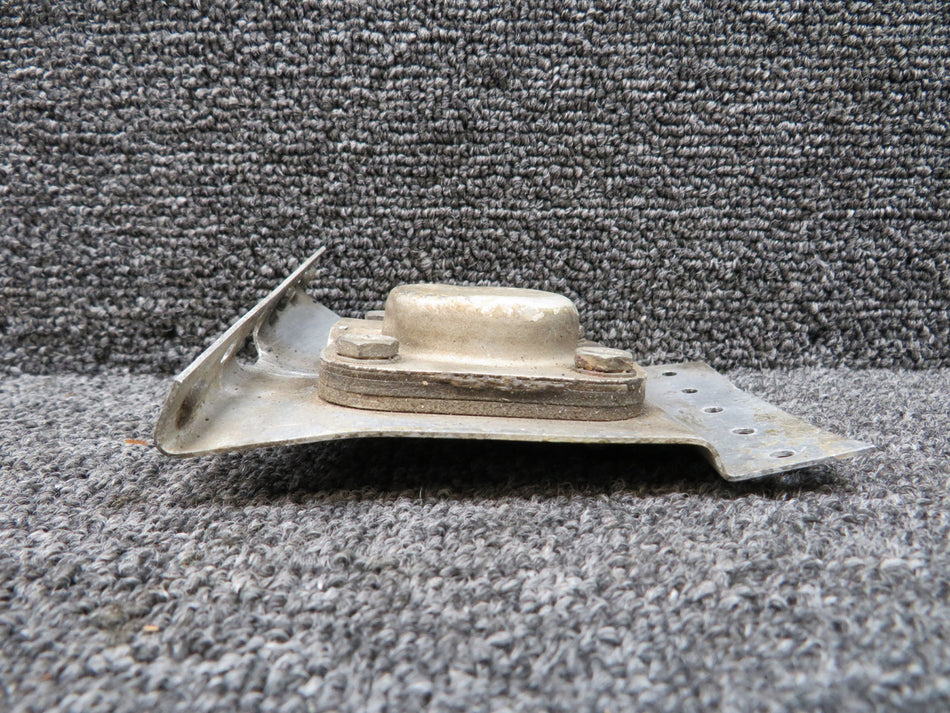 565-251 (Use: H767-K868) Piper PA32RT-300T Cowling Latch Assembly (Bent Mount)
