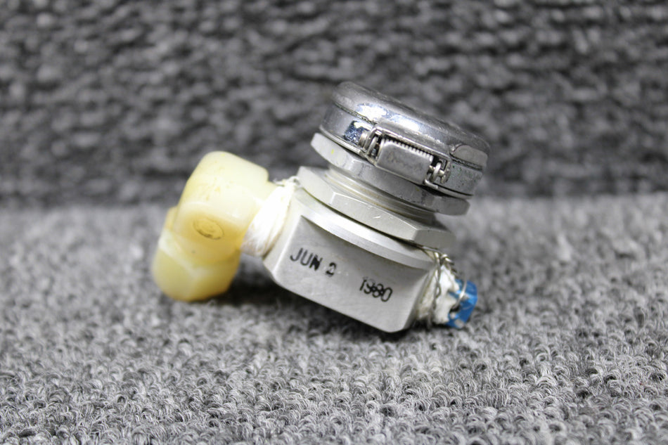 170098 (Use: 9912057-15) Puritan Bennett Oxygen Outlet with Elbow Fitting